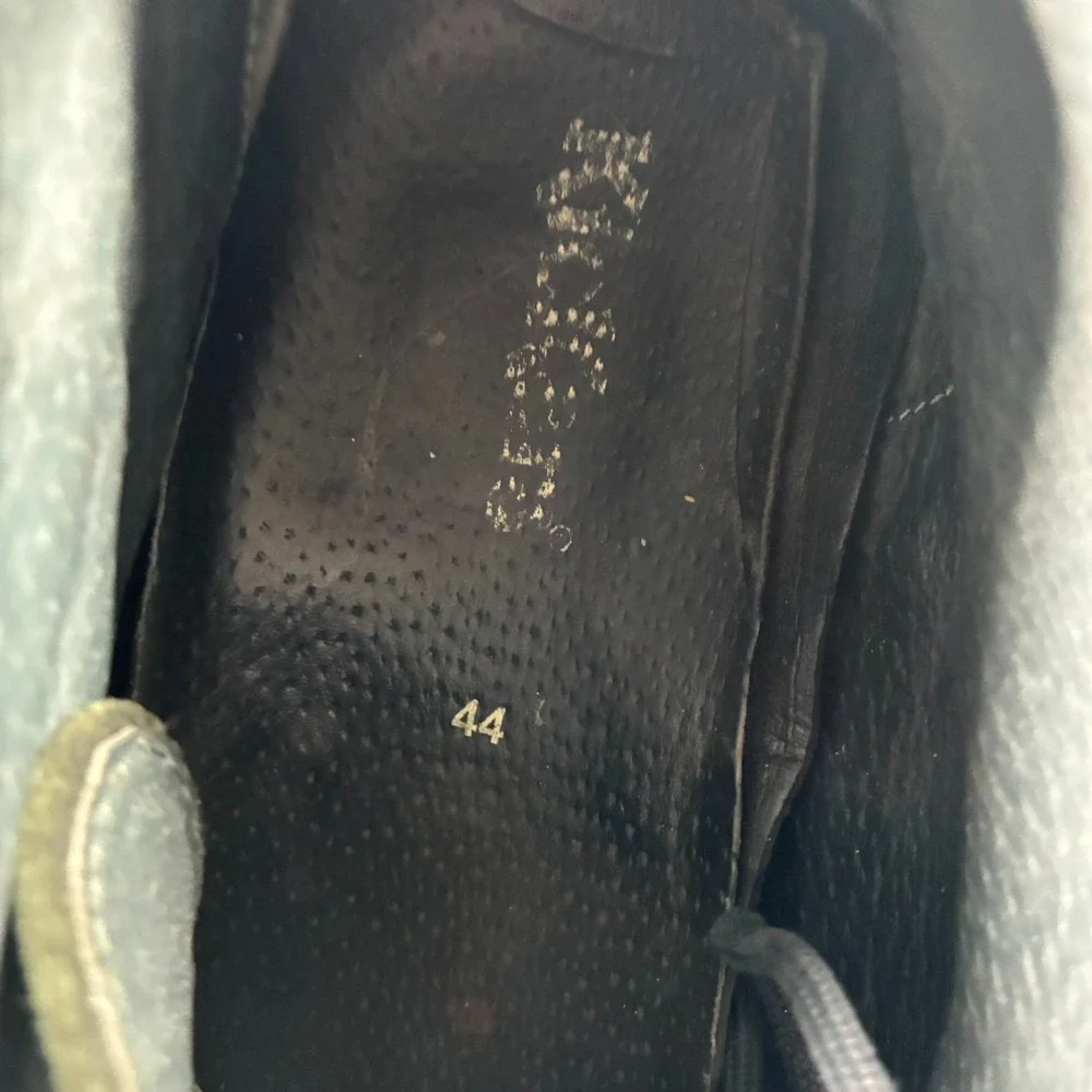 Kickers these chukka